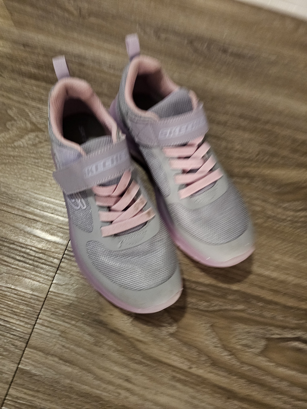 Kids Sketchers Athletic Sneakers - Gray & Pink